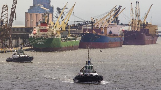 Porto de Paranaguá planeja avançar no mar